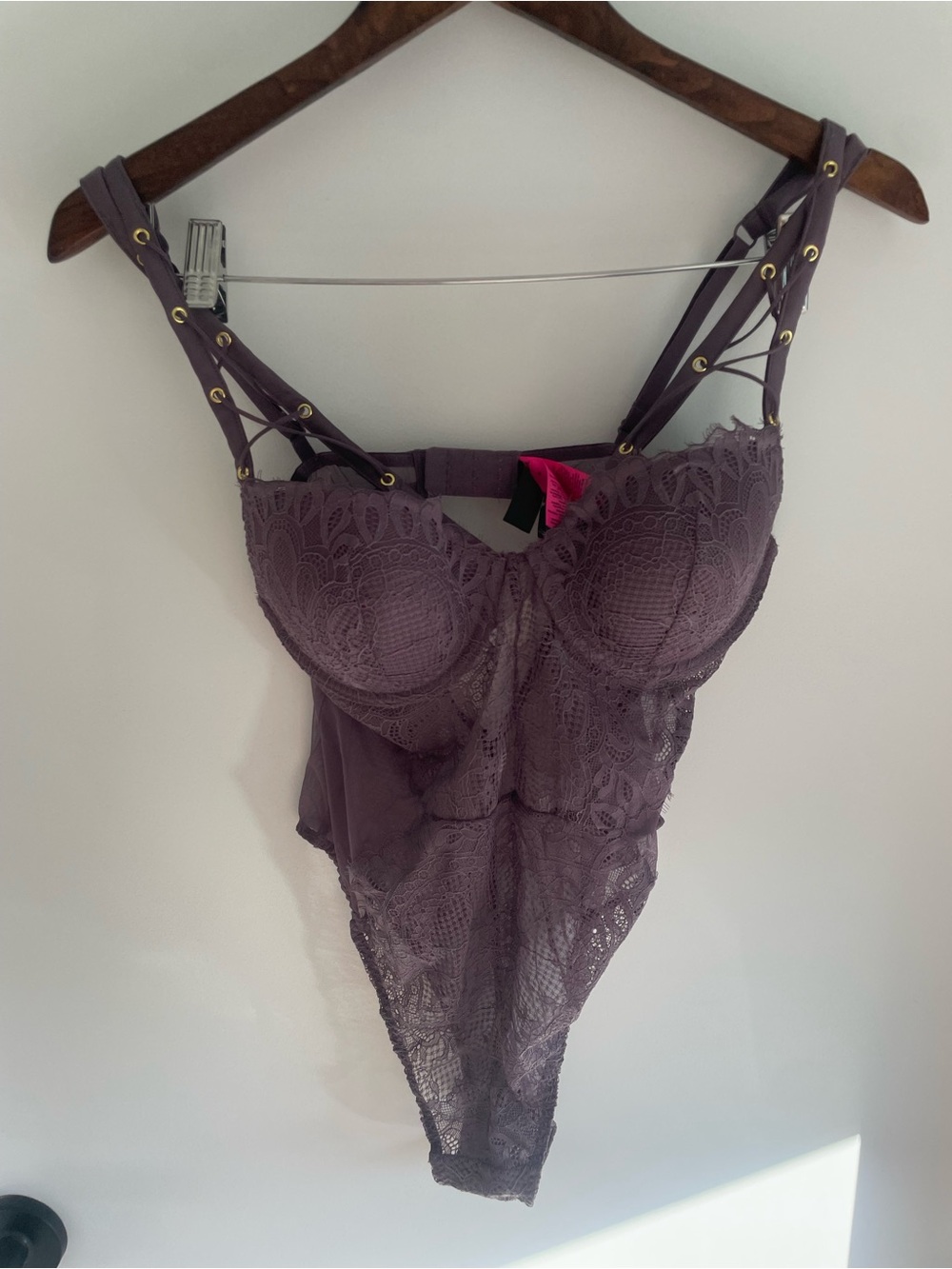 La SENZA Plum Lace Strappy Bodysuit size M NWT